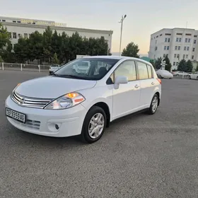 Nissan Versa 2011