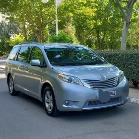 Toyota Sienna 2011