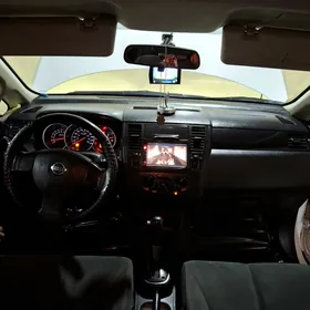 Nissan Versa 2012