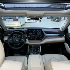 Toyota Highlander 2021