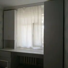 кровать и шкафы с партой