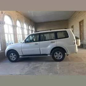 Mitsubishi Pajero 2008