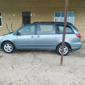 Toyota Sienna 2004