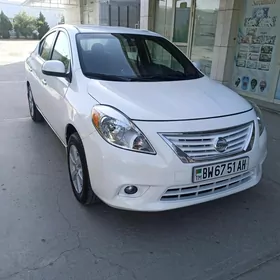 Nissan Versa 2012