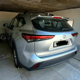 Toyota Highlander 2021