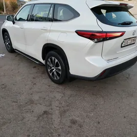 Toyota Highlander 2021