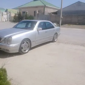 Mercedes-Benz E320 2001