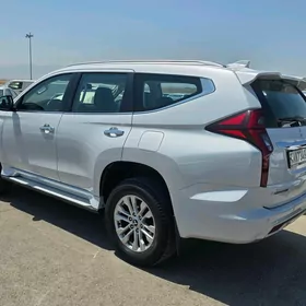 Mitsubishi Pajero 2020