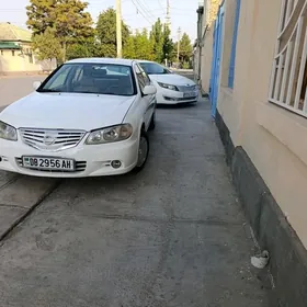 Nissan Sunny 2010