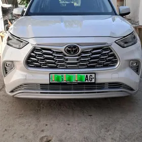 Toyota Highlander 2021