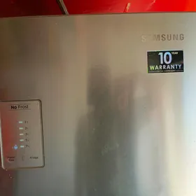 Холодильник Samsung