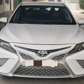 Toyota Camry 2019
