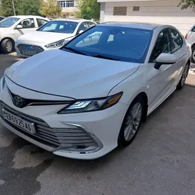 Toyota Camry 2021