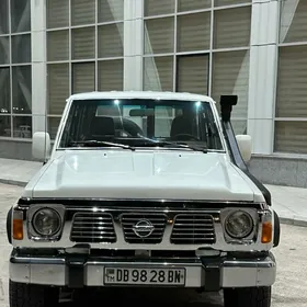 Nissan Patrol 1991