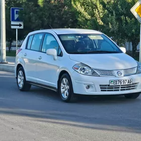 Nissan Versa 2011