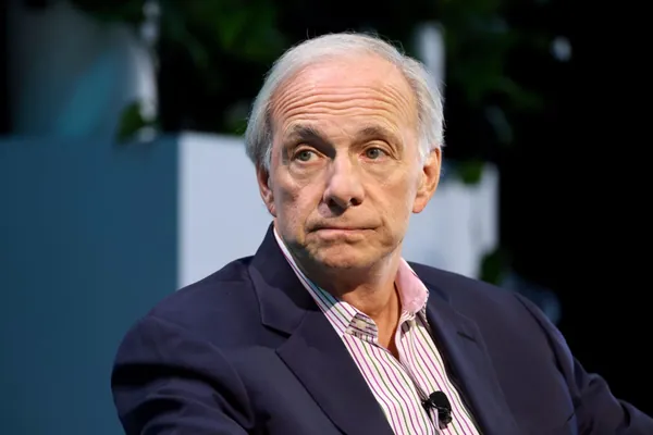 "Maýa goýumyň Stiw Jobsy": Reý Dalio öz esaslandyran Bridgewater hej-gaznasynda soňky paýyny satdy
