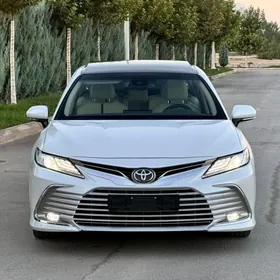 Toyota Camry 2021