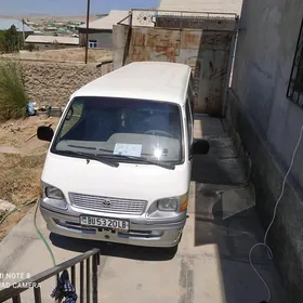 Toyota Hiace 2004