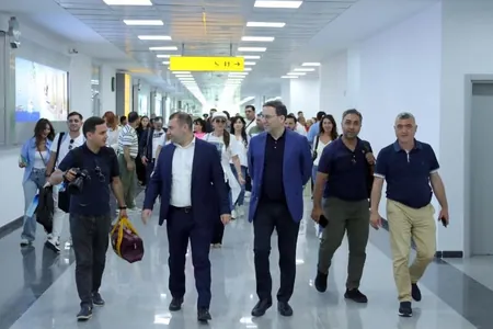 Türkmenistan BMG-niň Awazadaky maslahatynyň ilkinji gatnaşyjylaryny kabul edip başlady