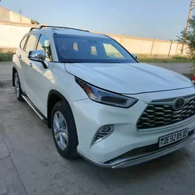 Toyota Highlander 2021