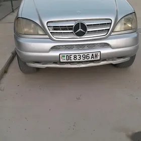 Mercedes-Benz ML350 2001