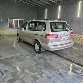 Toyota Sienna 2001