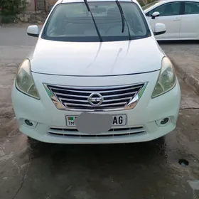 Nissan Versa 2012