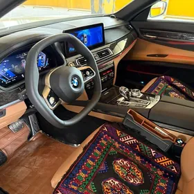 BMW 740 2011