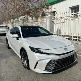 Toyota Camry 2025