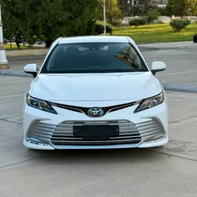 Toyota Camry 2021