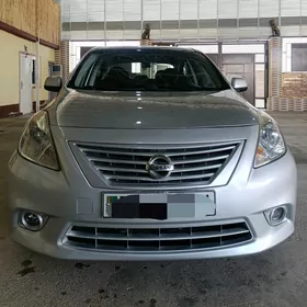 Nissan Versa 2011