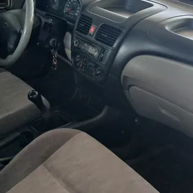 Nissan Sunny 2001