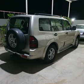 Mitsubishi Montero 2001