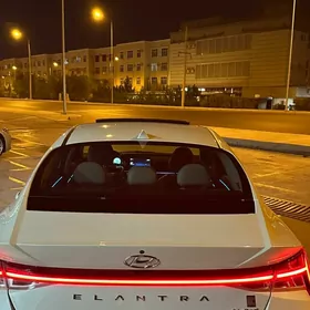 Hyundai Elantra 2022