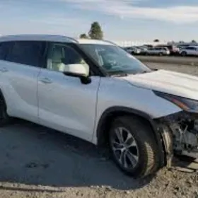 Toyota Highlander 2021