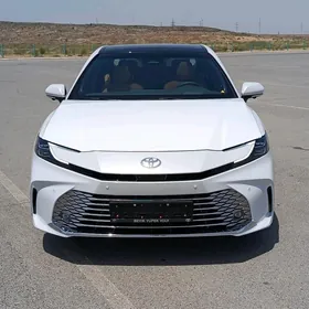 Toyota Camry 2025