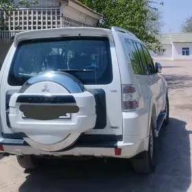 Mitsubishi Pajero 2011