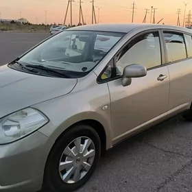Nissan Tiida 2008