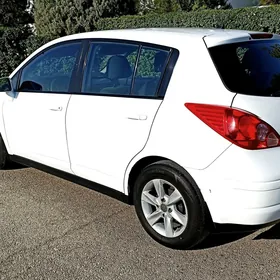 Nissan Versa 2012