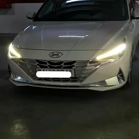 Hyundai Elantra 2022