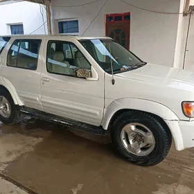 Infiniti QX4 1998