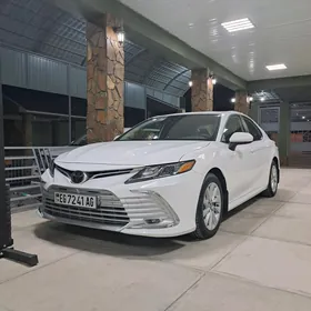 Toyota Camry 2021