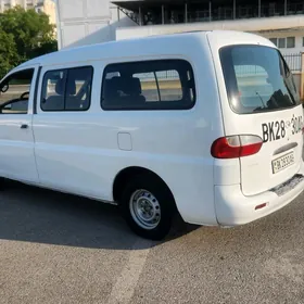 Hyundai H-1 2002