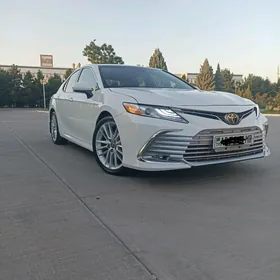 Toyota Camry 2021