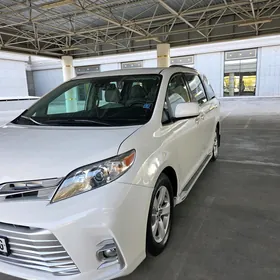 Toyota Sienna 2019