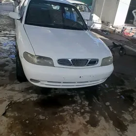 Daewoo Nubira 1998