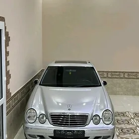 Mercedes-Benz E320 2001