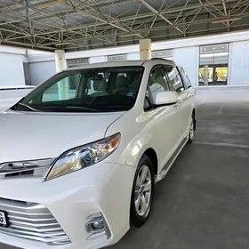 Toyota Sienna 2019