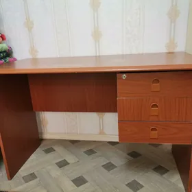 Письменный стол