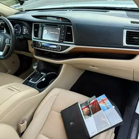 Toyota Highlander 2019